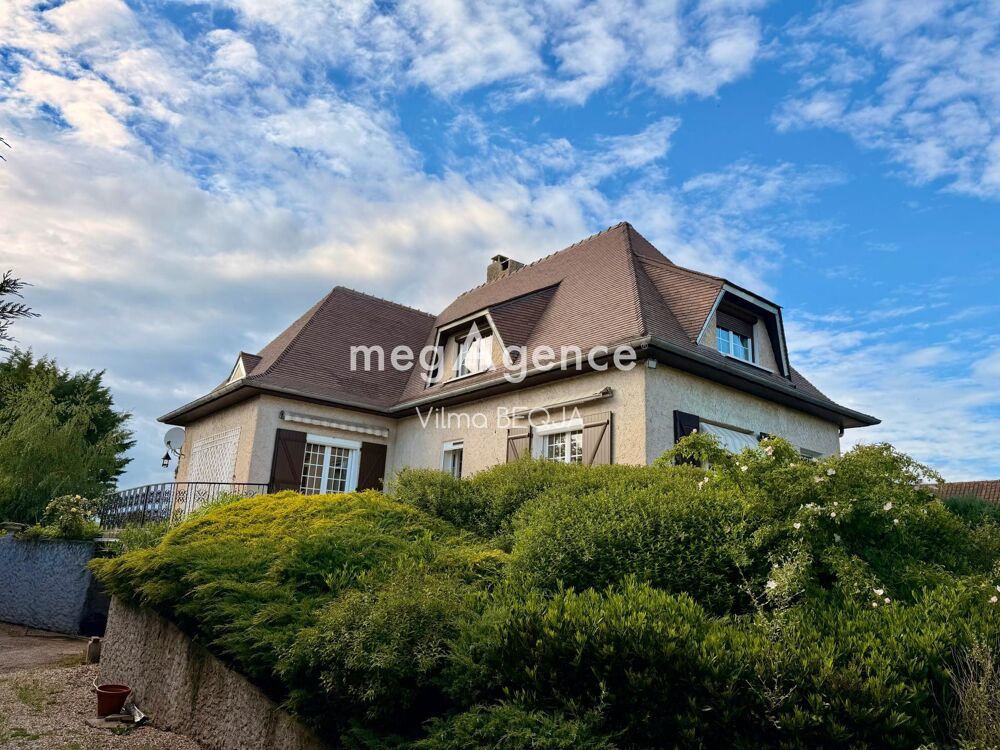 Belle maison traditionnelle avec une vue imprenable
