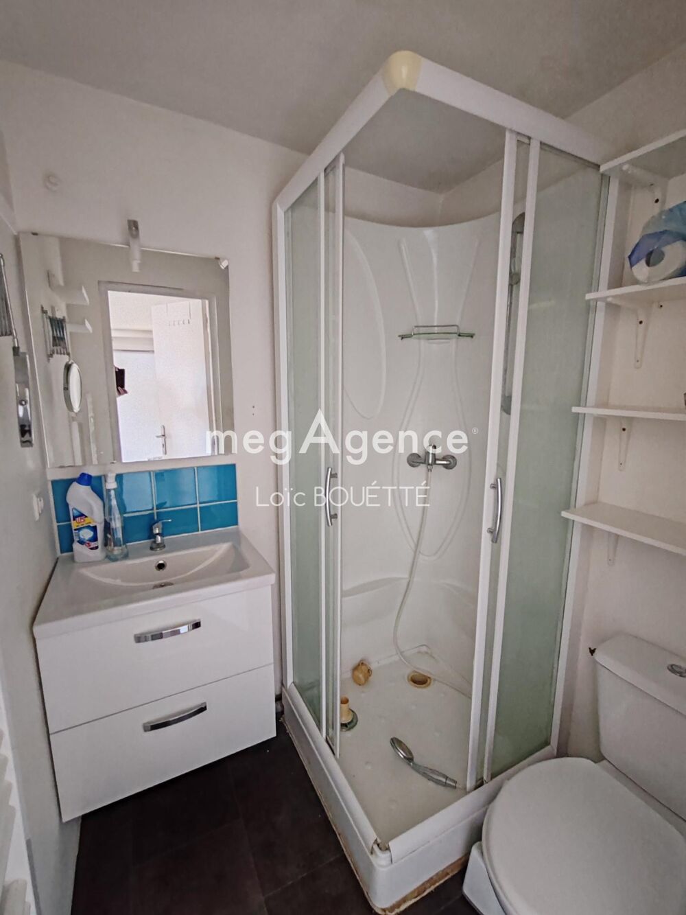 Appartement lumineux au dernier étage  Emplacement central