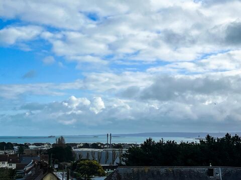   Maison avec vue sur la rade � Querqueville Maison - 7 pi�ce(s) - 126 m�