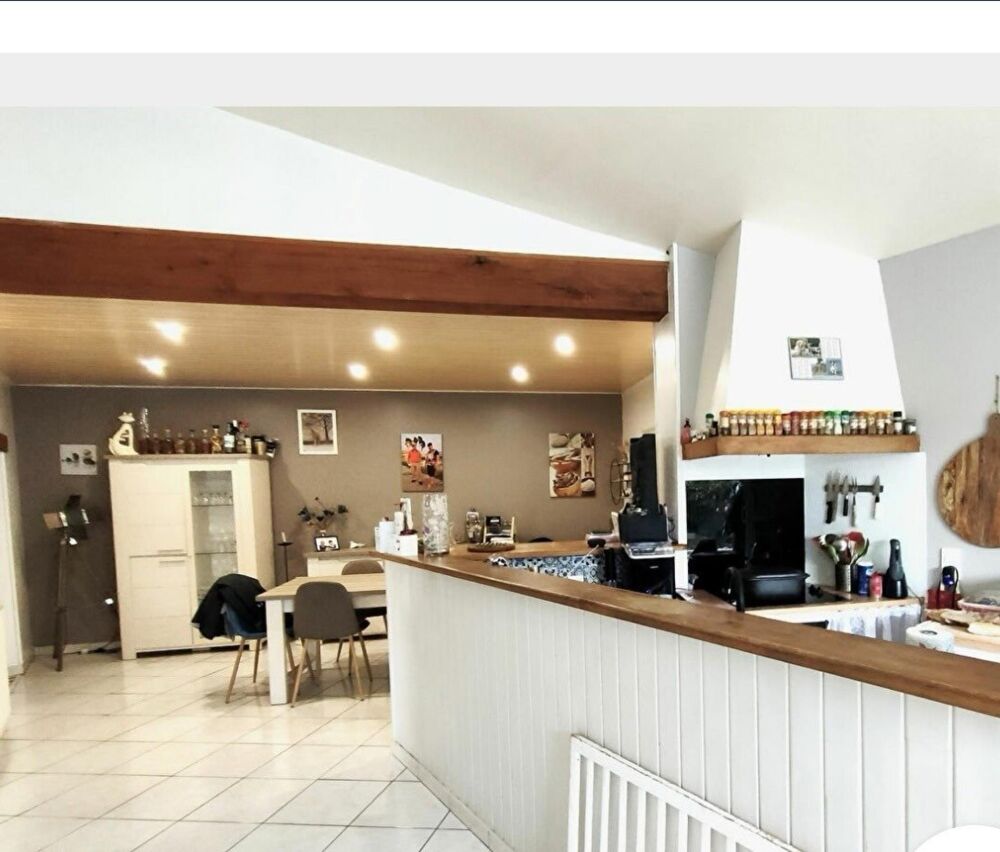 Vente Maison Moutier-sur-le-Lay maison en pierres de 170 m² sur terrain clos de 808 m² Moutiers-sur-le-lay