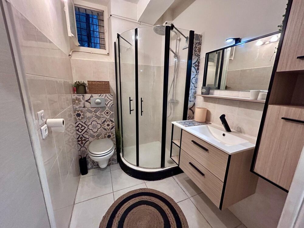 A VENDRE : T3 TRAVERSANT DE 61m² Centre Historique FREJUS - 83600