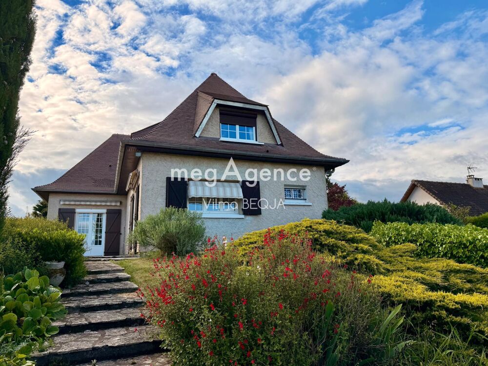 Belle maison traditionnelle avec une vue imprenable