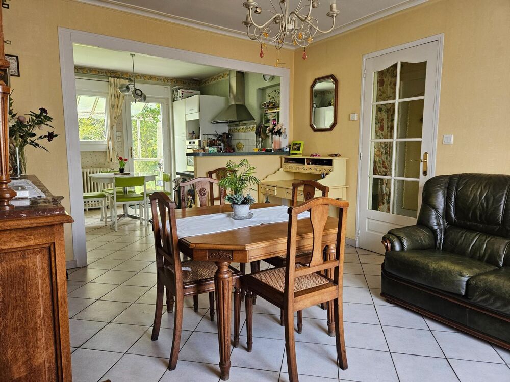 Maison de ville de plain-pied 62m² + garage , grand hangar terrain 1300m²