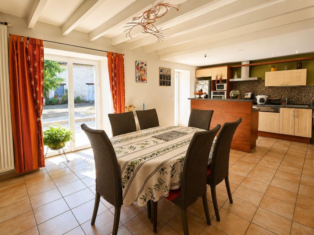 Vente Maison Aux portes de Loudun – Élégante longère de caractère, entièrement rénovée, avec dépendances, verger et potentiel de gîte Angliers