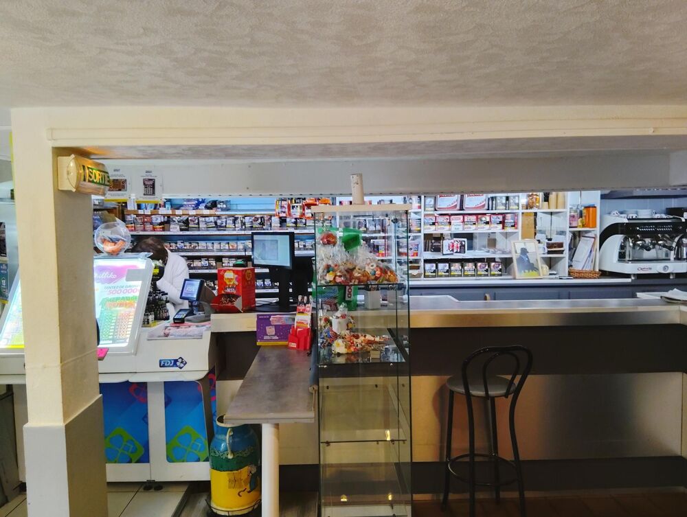   À Alençon, ce bar tabac représente une affaire rentable et stable, idéale pour un professionnel ou un couple souhaitant s'instal 