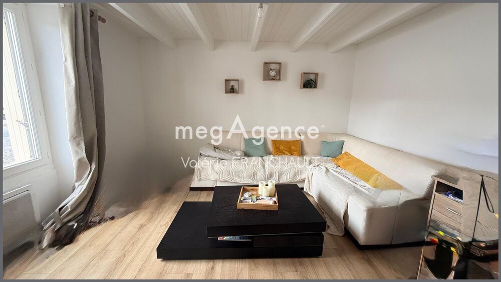 Luçon,proche des commodités, maison trois chambres, avec jardin et garage.