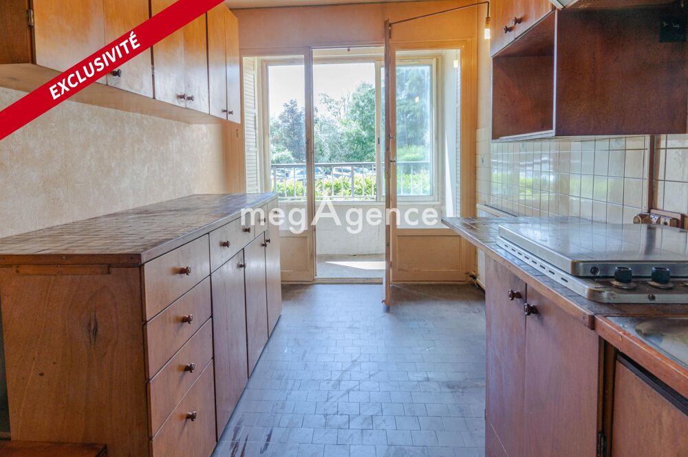Appartement lumineux avec loggias, piscine et tennis