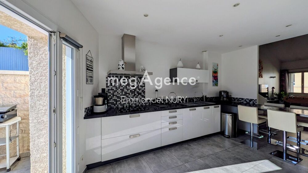 Vente Appartement Maison de village 120m² - terrasse 33m² - garage & atelier 115m² Brindas