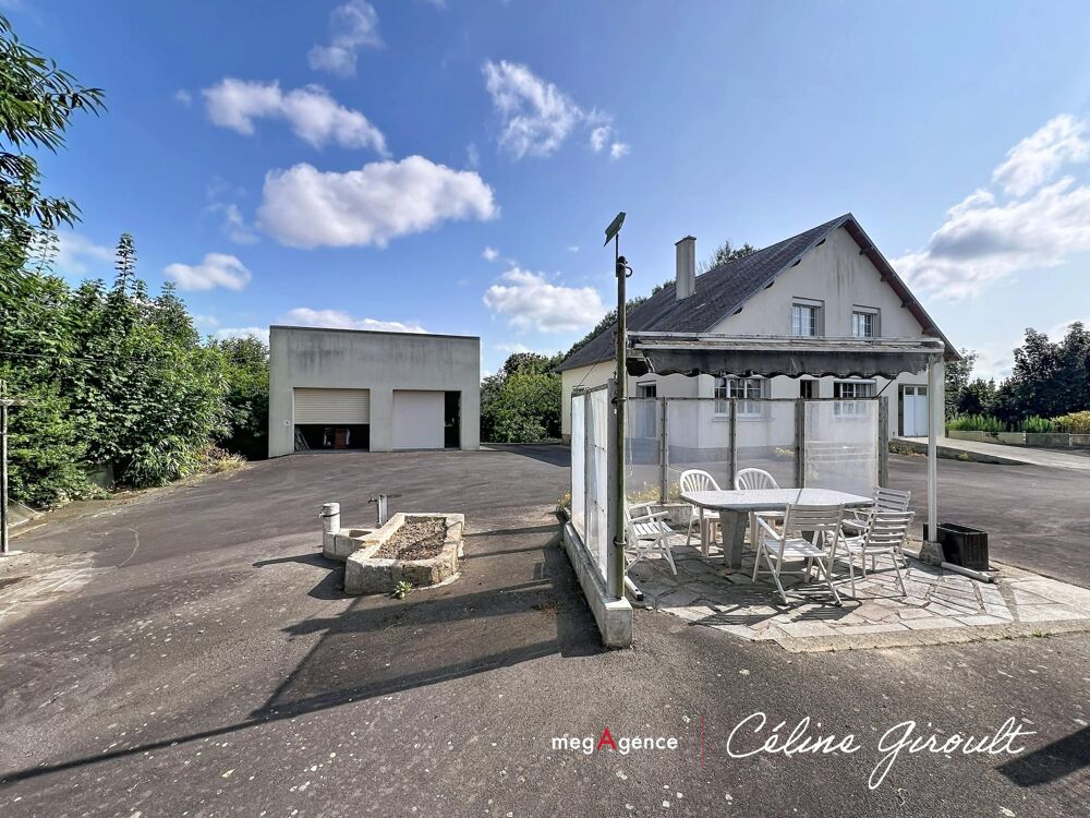 Contruction de qualité avec 7 chambres et beaucoup de stationnement !