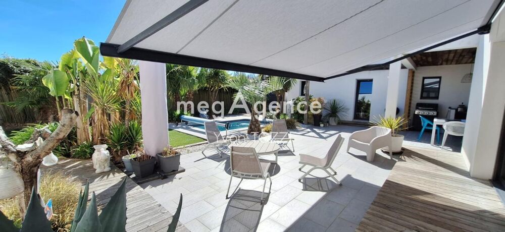 Maison contemporaine de plain-pied avec piscine