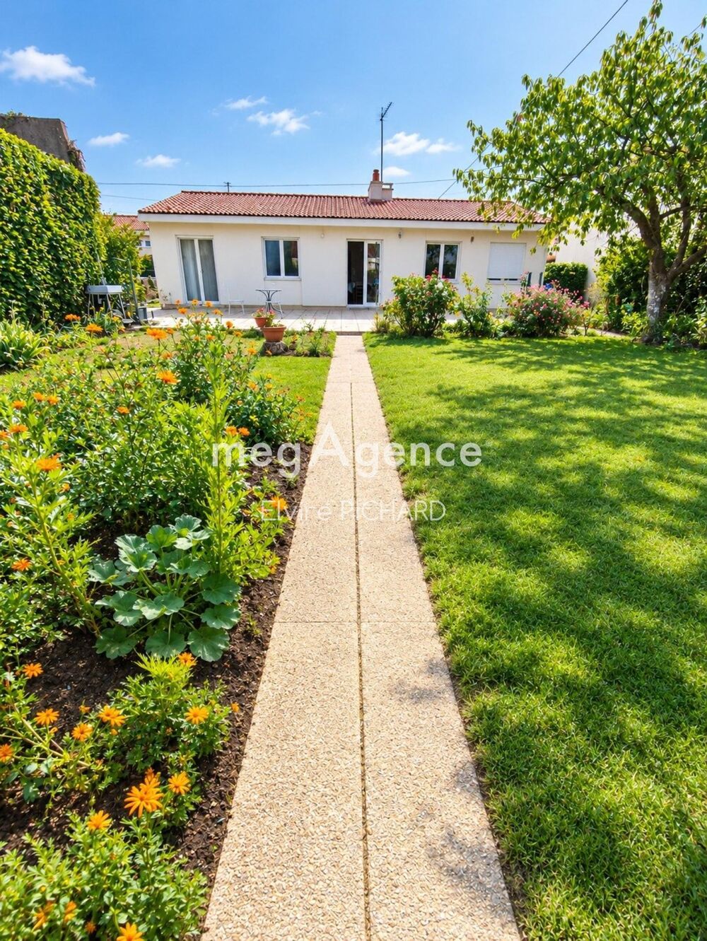 RARE SUR CHOLET (PSB) ! Plain-pied de 100 m² avec garage, hangar et jardin clos.