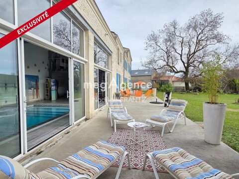   Maison charentaise r�nov�e avec piscine int�rieure �17470 Loir�-sur-Nie � D�pendances et grand garage Maison - 7 pi�ce(s) - 371 m�