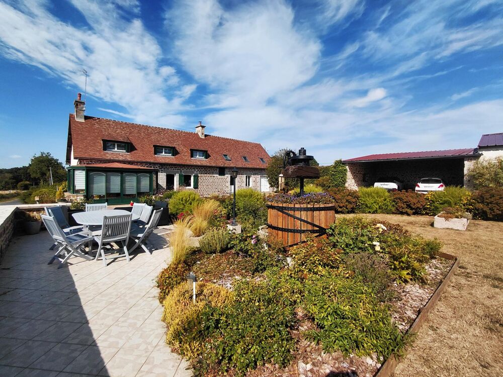 Maison en pierre rénovée, dépendances, hangar de 260m²