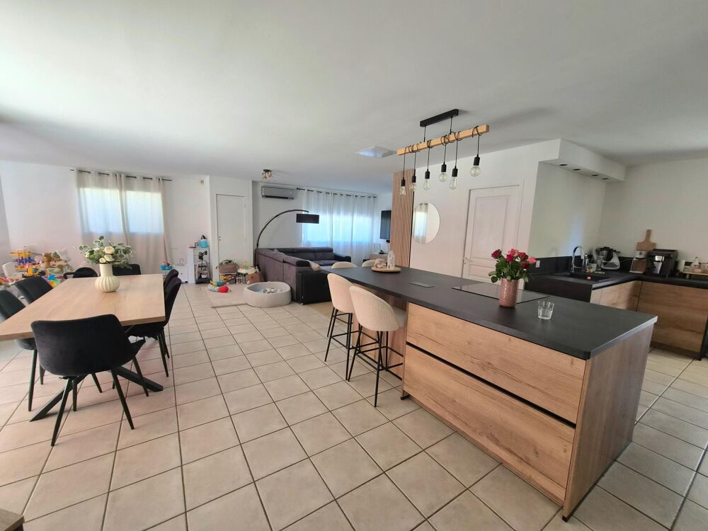 Vente Maison Maison individuelle de plain-pied avec piscine, terrain tout autour – Centre de Roche-la-Molière. DPE C Roche-la-moliere