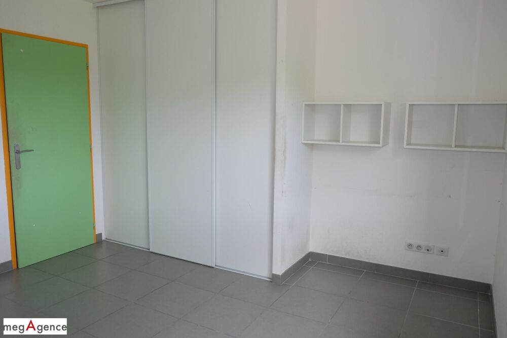 Vente Immeuble Propriété comprenant trois constructions sur 11 778 m² Saint-germain-les-vergnes
