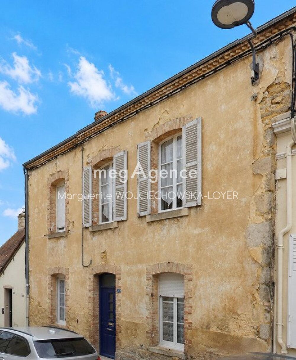 Maison de ville en pierre avec double garage - Fort potentiel