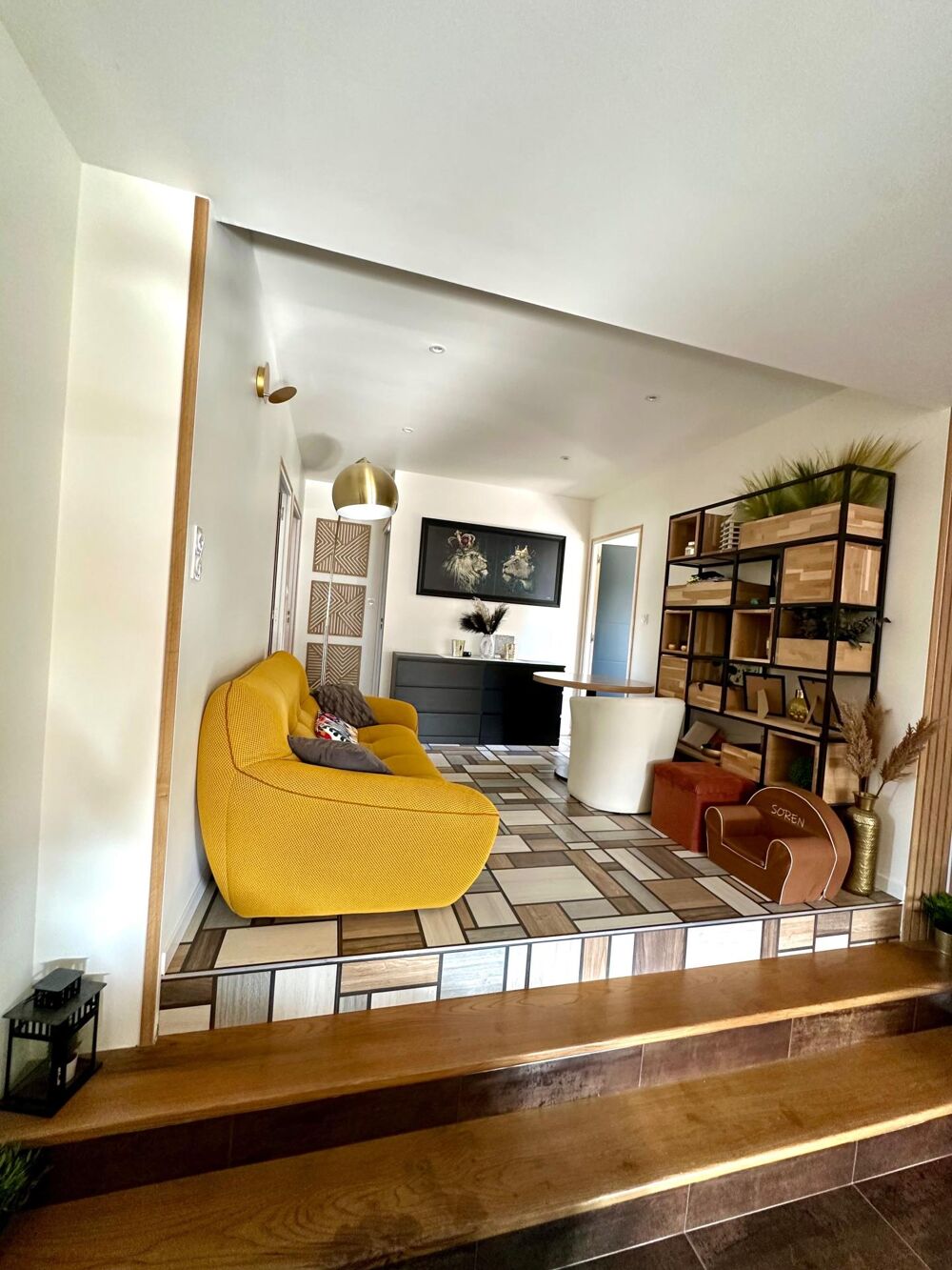 Maison moderne avec trois chambres