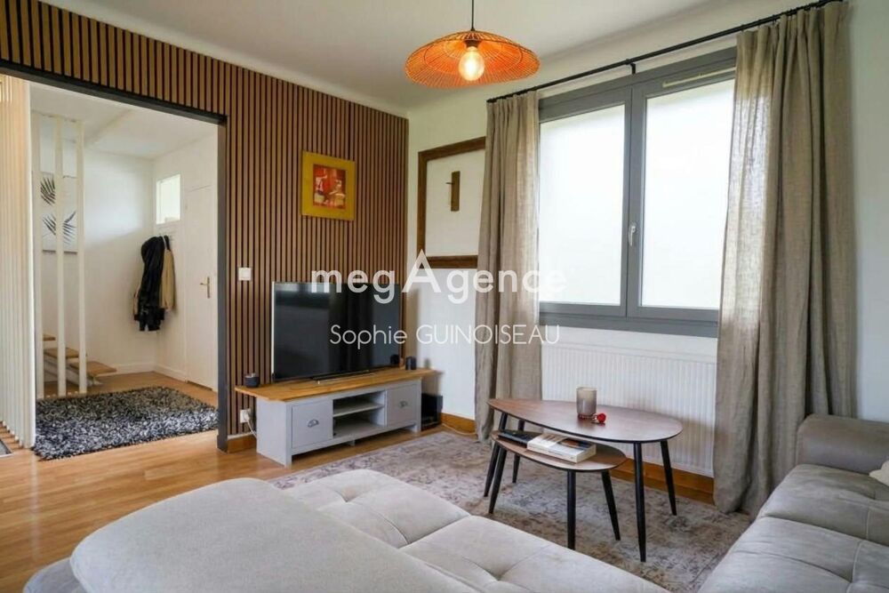 Vente Maison CHOLET – MAISON FAMILIALE AVEC PISCINE, JARDIN ET GARAGE. Cholet