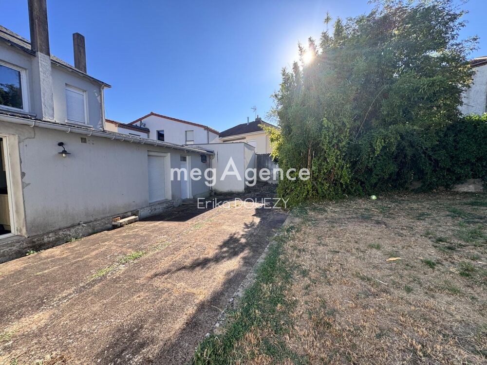 Maison 8 pièces 166 m² · à Maulevrier · 166 m² · 230 000 €