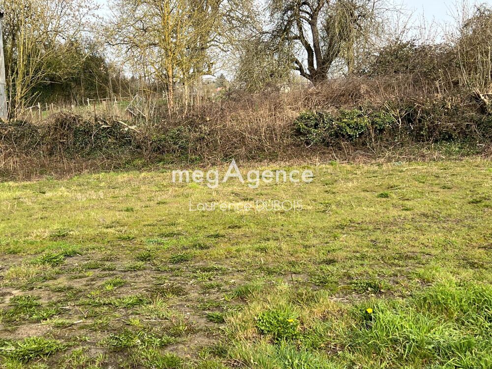 Vente Terrain Terrain à bâtir borné de 919 m2 avec une façade de 25 m, situé dans un village où il fait bon vivre. Bajus