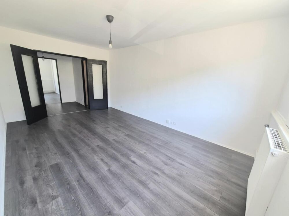 Location Appartement Prox cours Fauriel/ Parc Europe : Non meublé : 3 chambres, balcon, parking. LOYER TOUT COMPRIS !! Saint-etienne