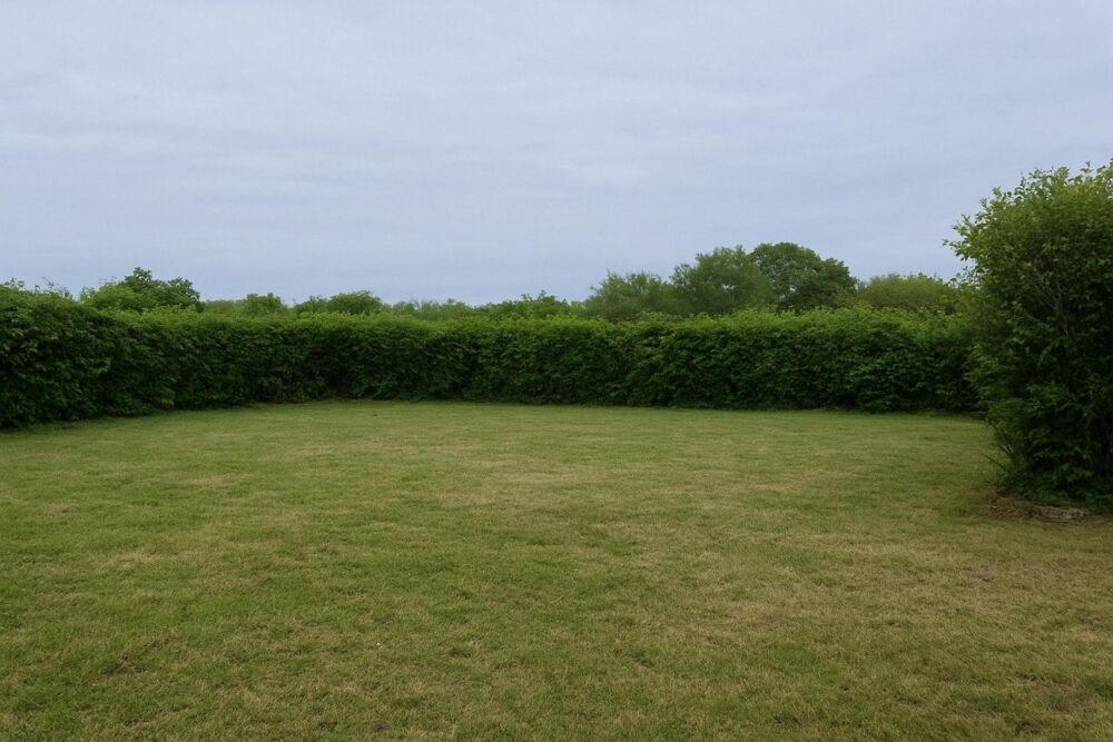 Maison à rénover avec 720 m² de terrain et à 7 minutes de la plage de Boisvinet