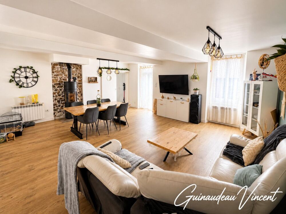 Vente Maison Corps de Ferme avec dependances et terrain Yzernay