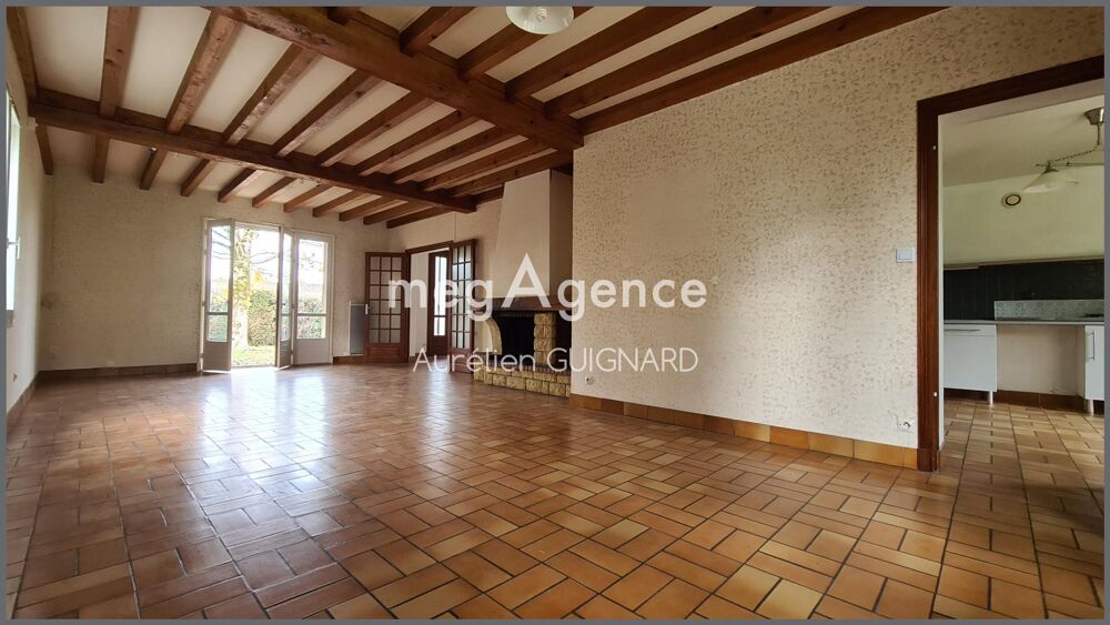 Vente Maison 4 Chambres, bel espace en pelouse clos et arboré avec garage Bressuire