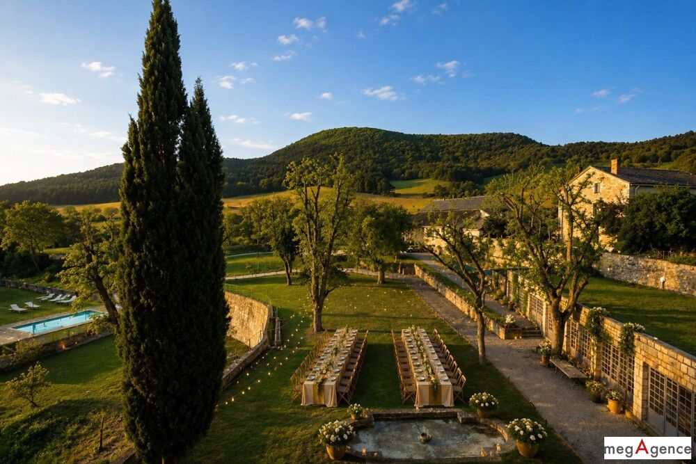 Château avec parc, piscine et salle de réception