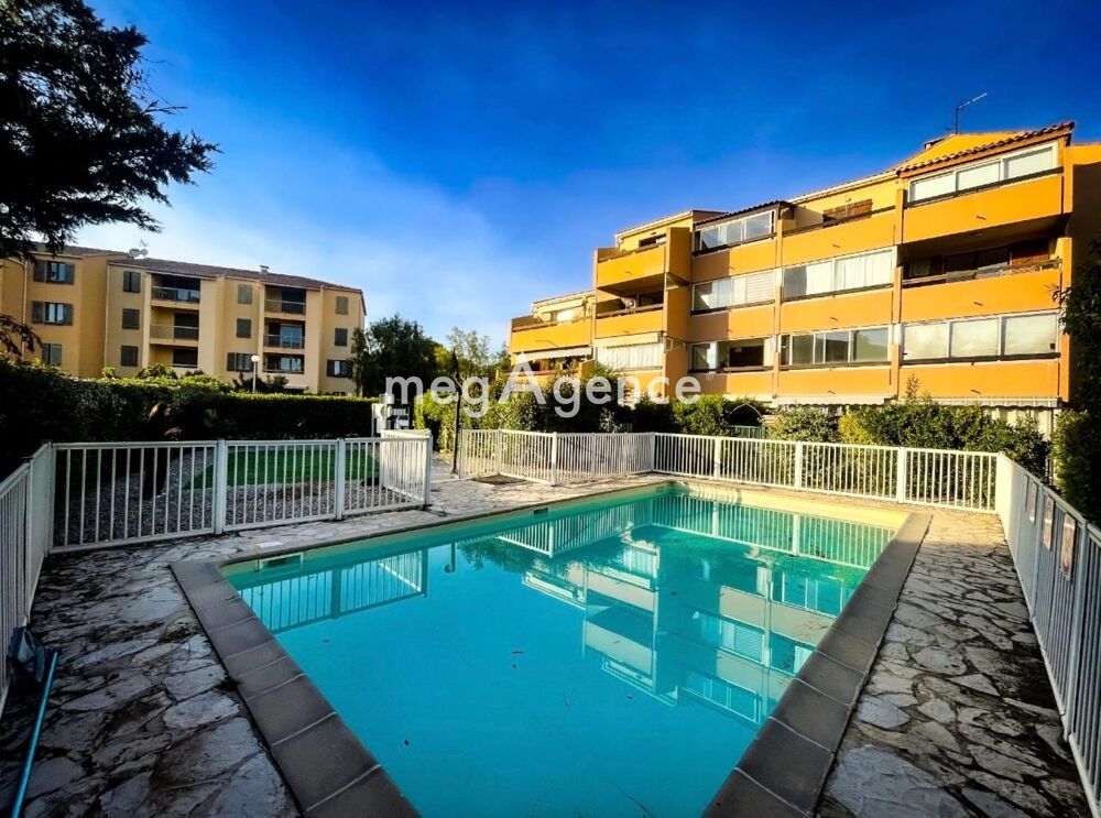 SANARY-SUR-MER STUDIO MEUBLÉ AVEC TERRASSE & PISCINE