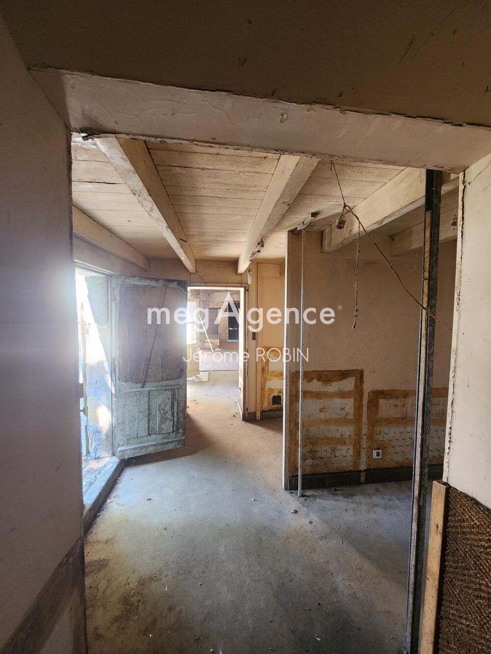 Ancien chai offrant beaucoup de potentiel