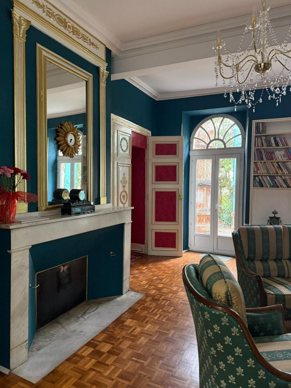Rare sur le secteur, Manoir du 19ème siècle situé dans un écrin de verdure, coup de coeur assuré par cette belle demeure