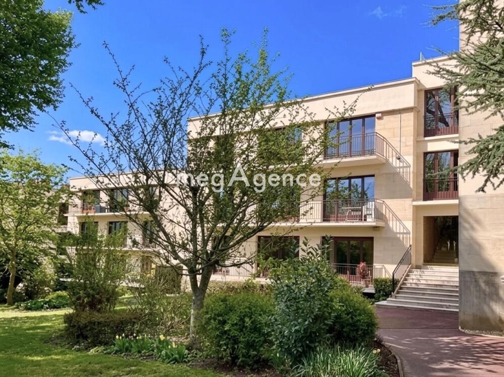 Appartement de standing lumineux 165 m²  Domaine privé sécurisé  Parking et Cave - Saint-Nom-La-Bretèche