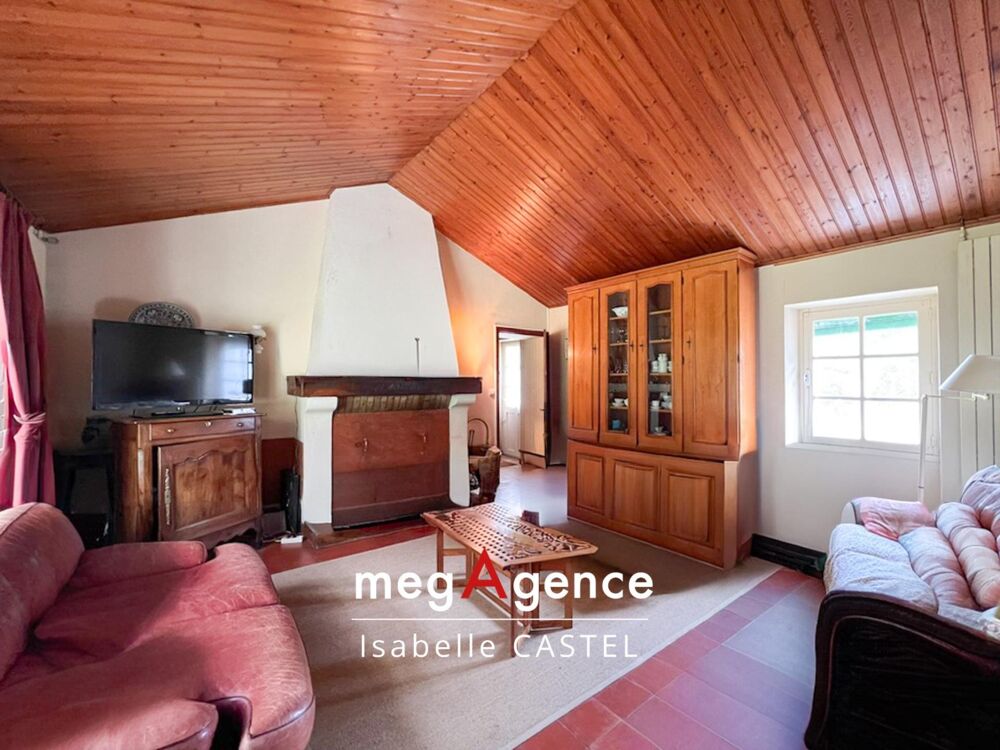 Vente Maison Une propriété rare à La Barre-de-Monts : 175 m² habitables, 6 500 m² de terrain et la plage accessible à pied. La barre-de-monts