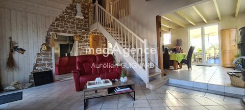   4 chambres, 1 bureau. Bel espace en pelouse. Garage avec grenier Maison - 9 pi�ce(s) - 153 m�