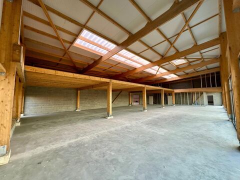   Bâtiment de 1800 m2 construit en 2023 sur un terrain de 6924 m2 