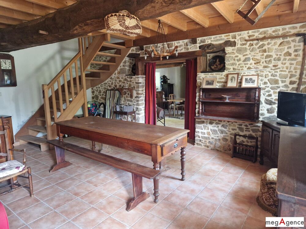 Charmante maison en pierre avec terrain et dépendance dans un environnement calme et verdoyant