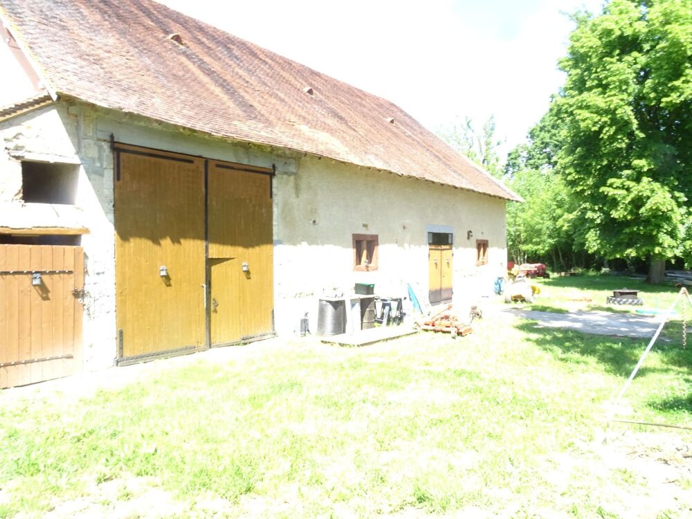Très jolie corps de ferme à rafraichir dans le coeur de la campagne bourbonnaise
