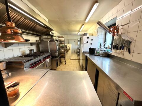   Un emplacement rare à Saint-Langis-lès-Mortagne : un restaurant les pieds dans l'eau, pensé pour séduire une clientèle en quête 