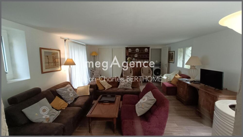 Idéal pour gite ou chambres d'hôtes, 324m2 habitable, 4900 m2 de terrain.