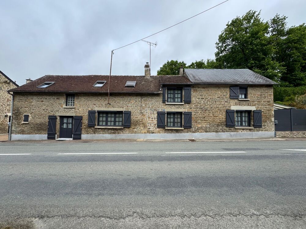 Maison en pierre avec jardin et garages