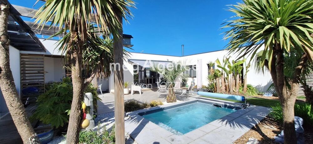 Maison contemporaine de plain-pied avec piscine