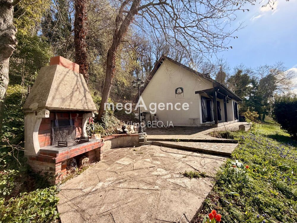 Maison traditionnelle en pleine nature