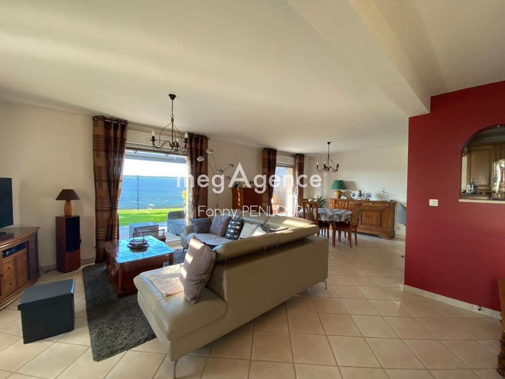 Vente Maison Maison en parfait état avec vie de plain-pied, double garage, jardin clos Vire normandie