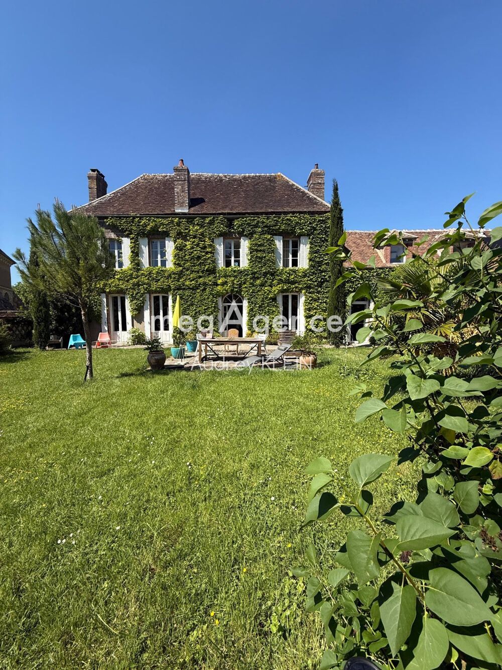 Maison 7 pièces 210 m² · à Plessis-Saint-Jean · 210 m² · 262 000 €