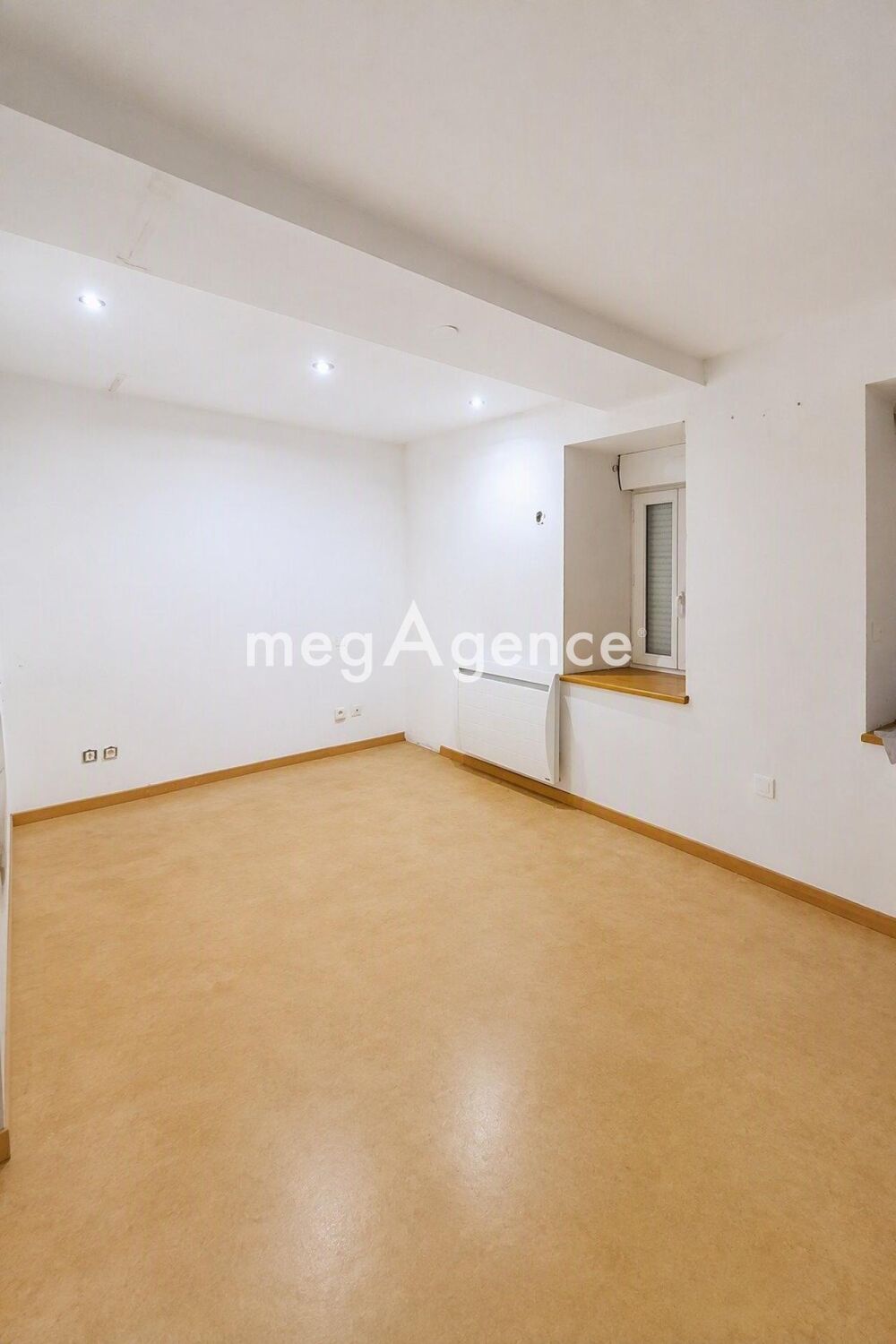 Vente Maison ERNÉE – Maison  d'environ 90 m² avec terrain de 500 m² et grand garage Ernee
