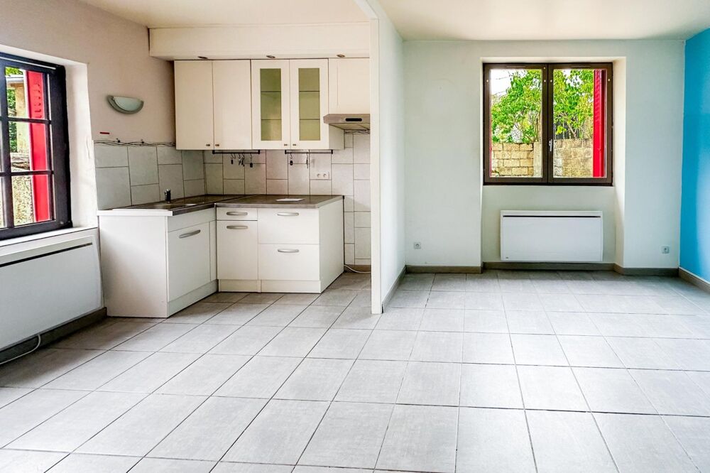 Vente Maison Maison de bourg 62m�- 2 chambres- Garage- COUR Champagne