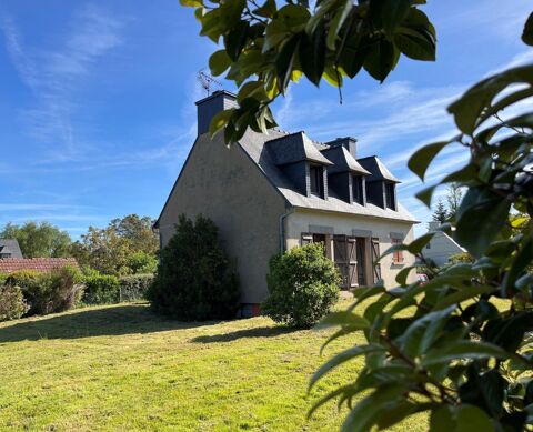   Le charme d'un vaste jardin et le potentiel d'une maison de famille Maison - 7 pi�ce(s) - 104 m�