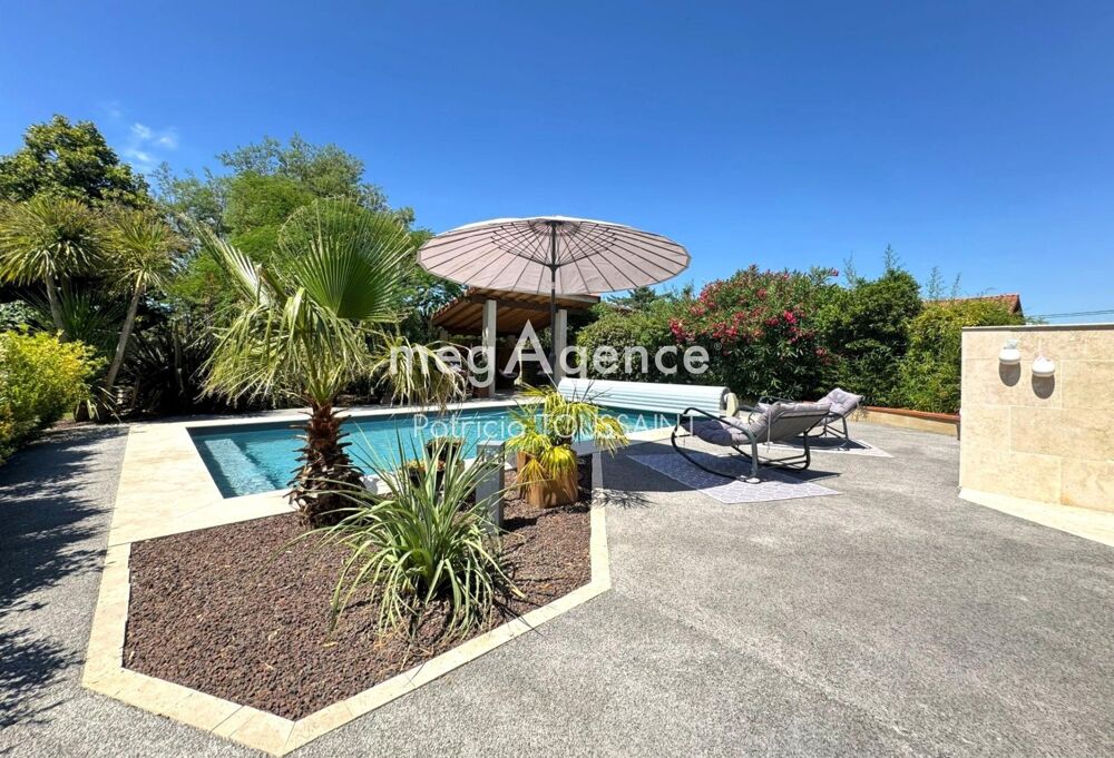 Superbe maison de charme située à LAVERNOSE LACASSE -31410- 241m2 entierement rénovée avec piscine