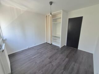  Appartement à louer 4 pièces 75 m²